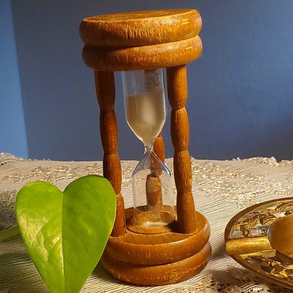 Vintage Wooden Egg Timer 3 Minute White Sand Hour Glass 4" H - Picture 1 of 6
